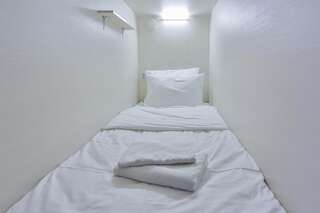 Хостел Capsule de Lux ApraxInn Санкт-Петербург Капсула в общем 10 местном номере-1