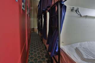 Хостел Capsule de Lux ApraxInn Санкт-Петербург Капсула в мужском 12 местном номере-2